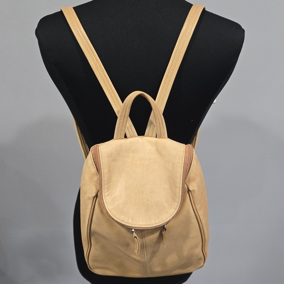 🐢 Vintage Tignanello Soft Leather Small Backpack Great Condition. - Picture 5 of 10